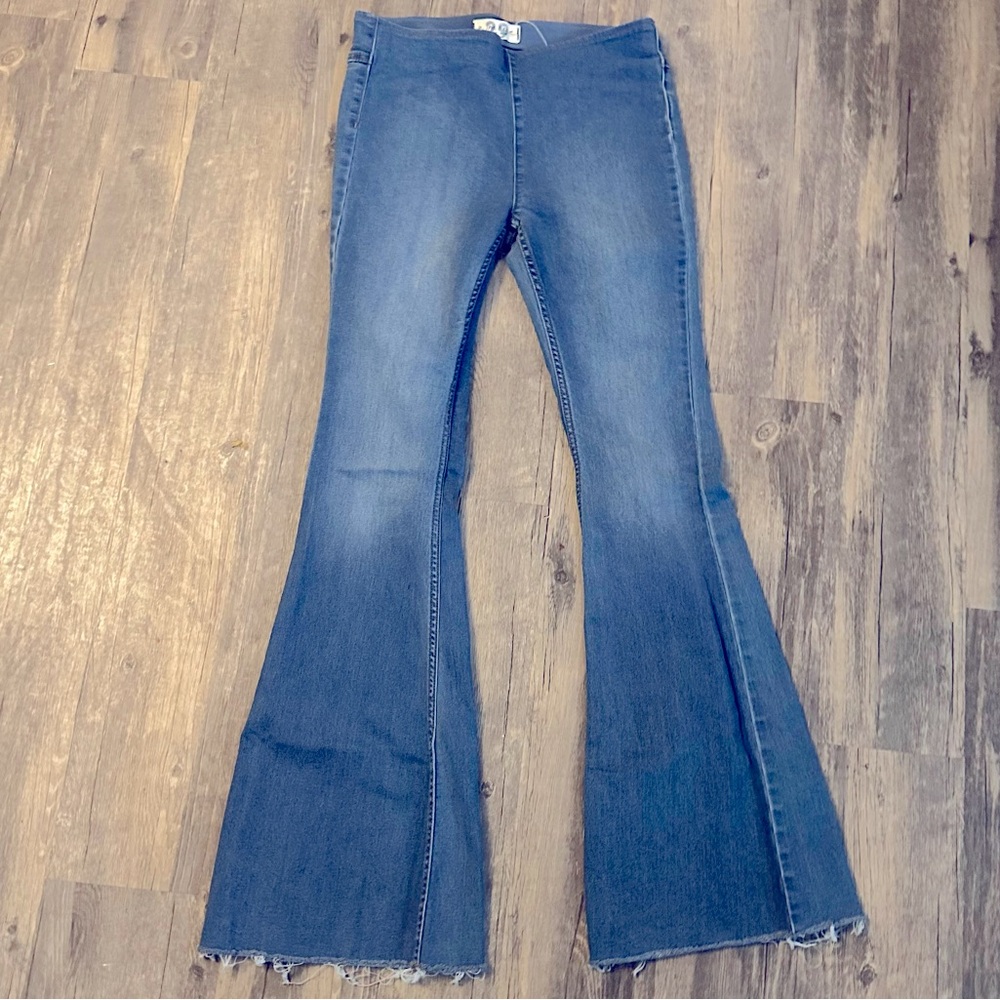 We The Free size 29 flare jeans